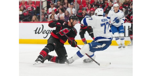 Carolina Hurricanes voitti Tampa Bay Lightningin tässä ottelussa